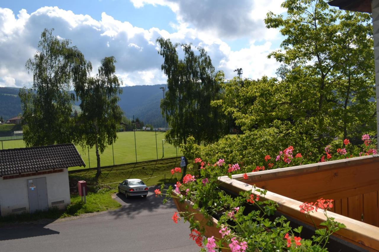 Gasthof zum Grünen Baum Verano Exterior foto